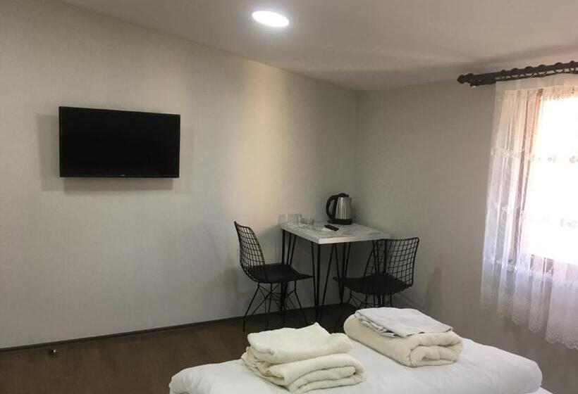 اتاق لوکس, Kule