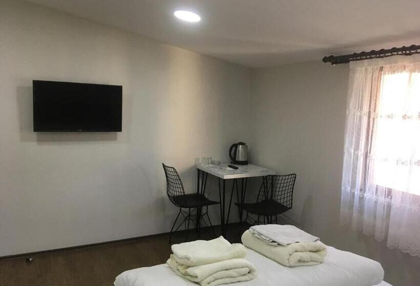 اتاق لوکس, Kule