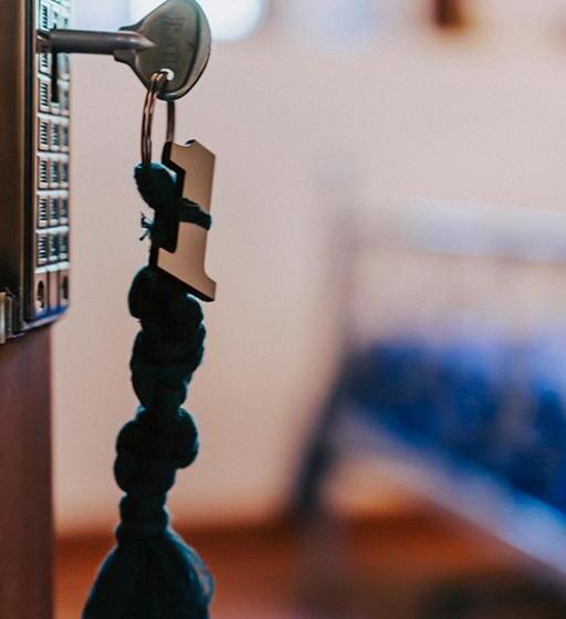 Budget Værelse, Misgibi