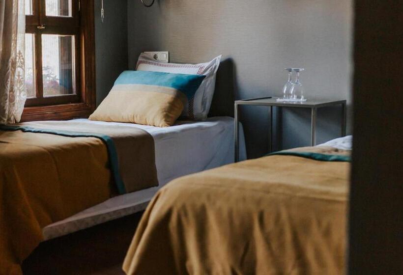 Standard Værelse, Misgibi