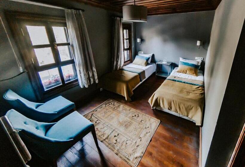 Standard Værelse, Misgibi