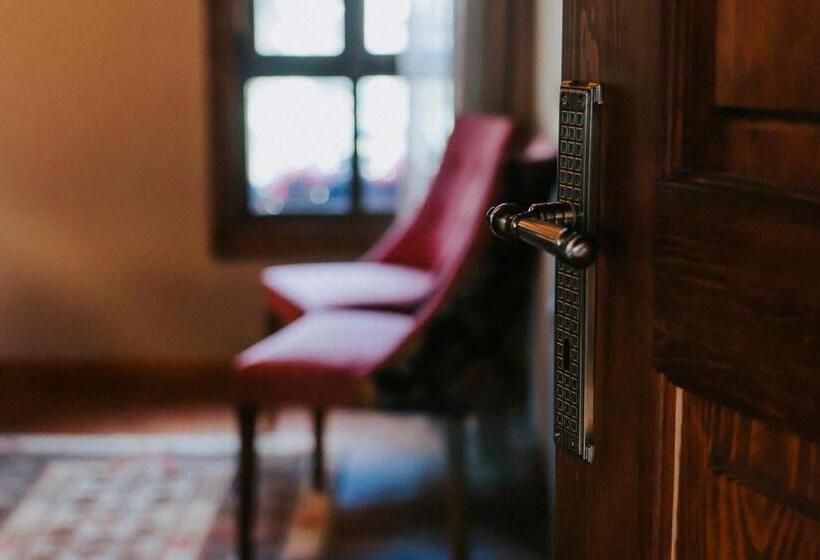 Standard Værelse, Misgibi