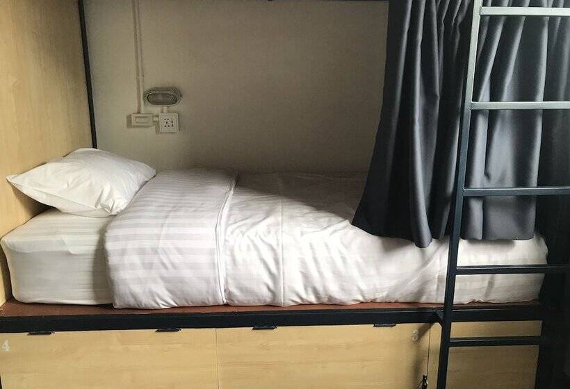 تختخواب در اتاق مشترک, White Wall Poshtel   Hostel