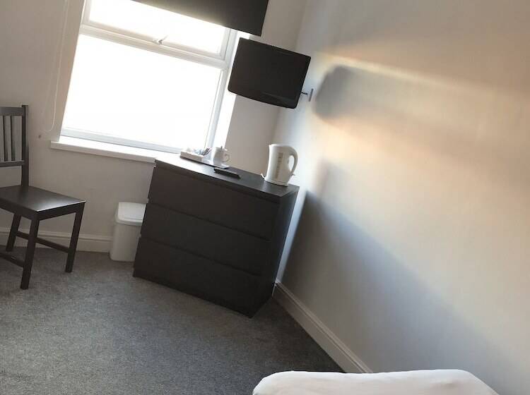 スタンダードシングルルーム, The Embassy