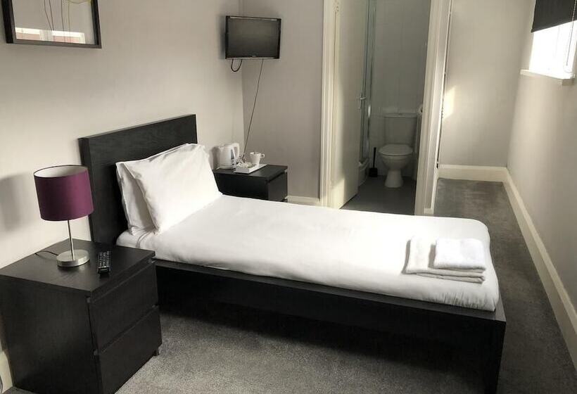 バスルーム共有のシングルスタンダード, The Embassy