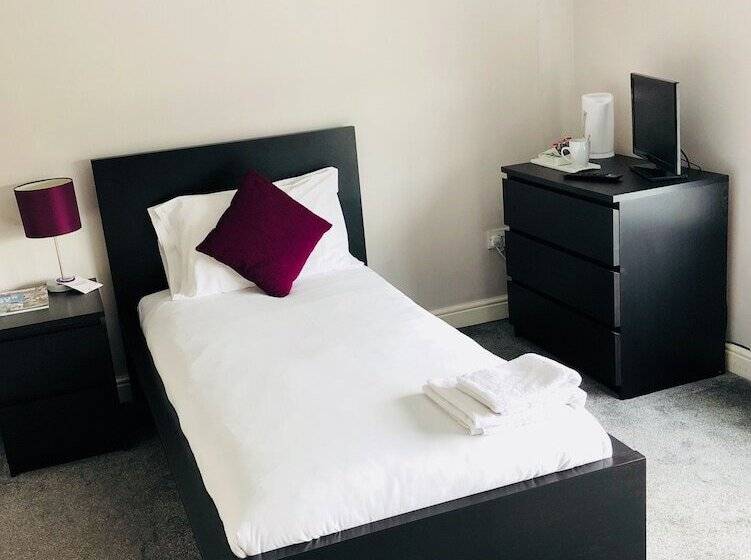 バスルーム共有のシングルスタンダード, The Embassy