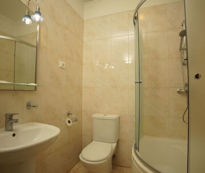 اتاق استاندارد, Alex