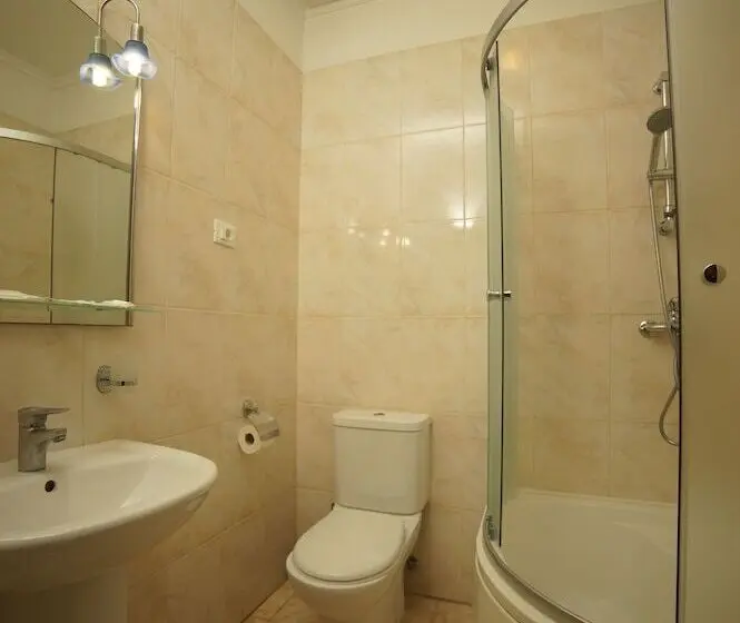 اتاق استاندارد, Alex