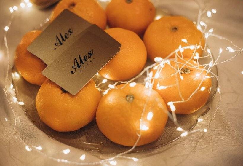 اتاق استاندارد, Alex