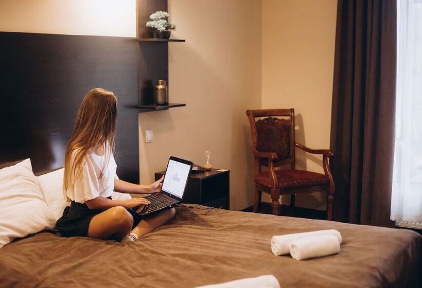 اتاق استاندارد, Alex