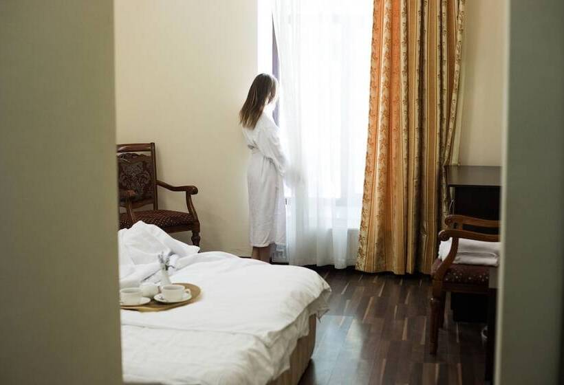 اتاق استاندارد, Alex