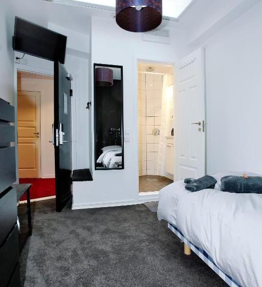 غرفة قياسية فردية, Eight Rooms