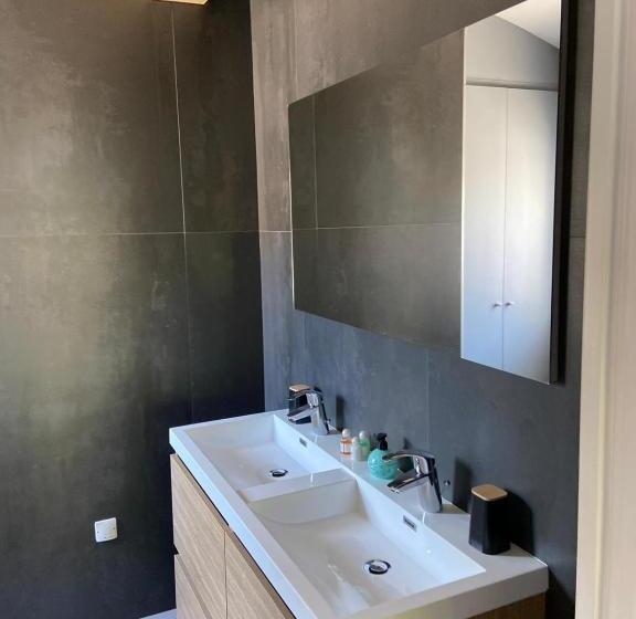 ویلای 3 خوابه, Le Mas De La Dame