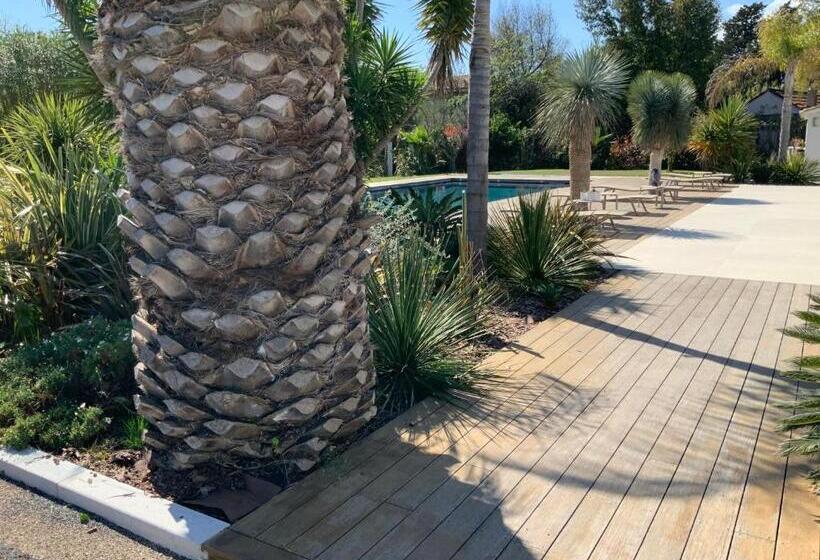 اتاق استاندارد با چشم‌انداز باغ, Le Mas De La Dame