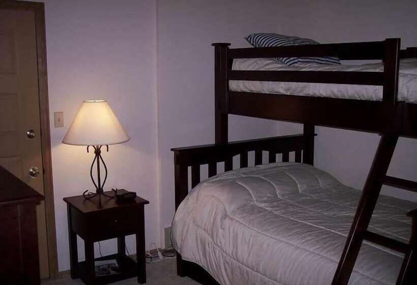 2-Bedroom Classic Apartment, Ski Hill 18 Downtown Condos With On Site Hot Tub