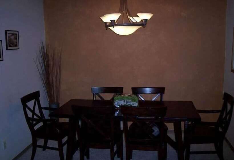 2-Bedroom Classic Apartment, Ski Hill 18 Downtown Condos With On Site Hot Tub