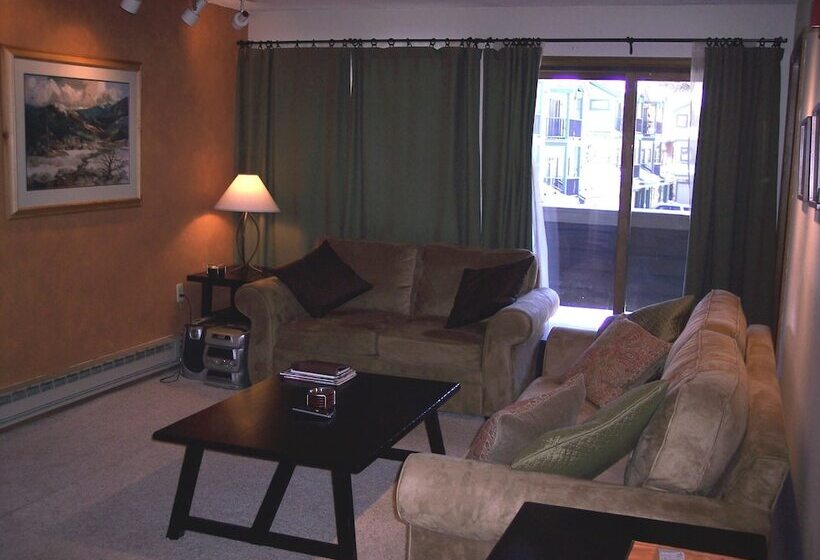 2-Bedroom Classic Apartment, Ski Hill 18 Downtown Condos With On Site Hot Tub