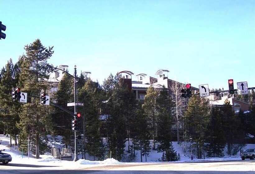 2-Bedroom Classic Apartment, Ski Hill 18 Downtown Condos With On Site Hot Tub