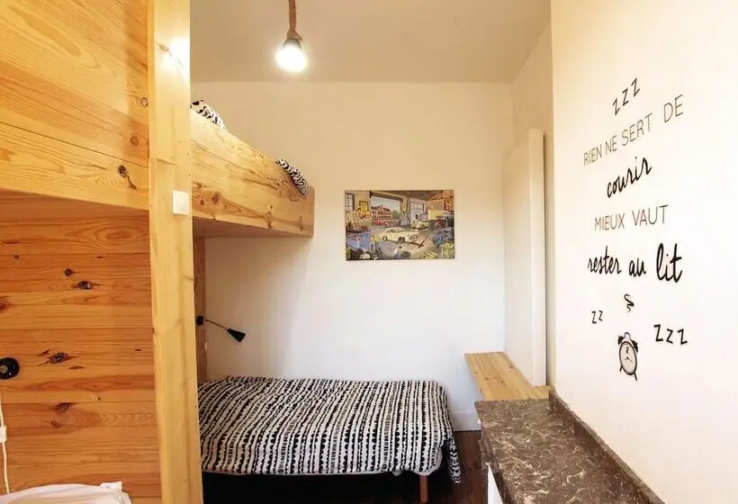 ルームシェアのワンベッド, Hostel Les Cordées Liées