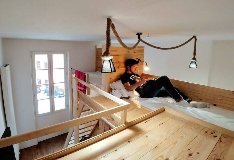 ルームシェアのワンベッド, Hostel Les Cordées Liées