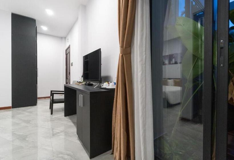 اتاق لوکس با تخت بزرگ, Khong Cam Garden Villas