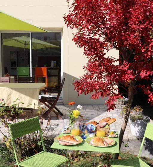 带大床的标准间, Léa De Paris