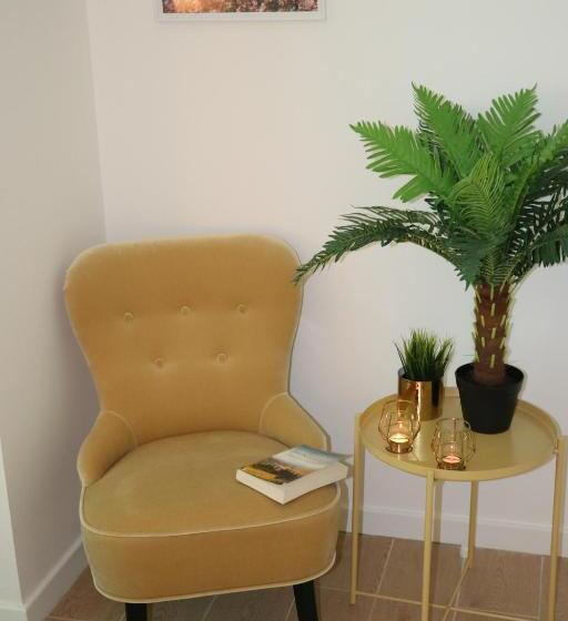 带大床的标准间, Léa De Paris