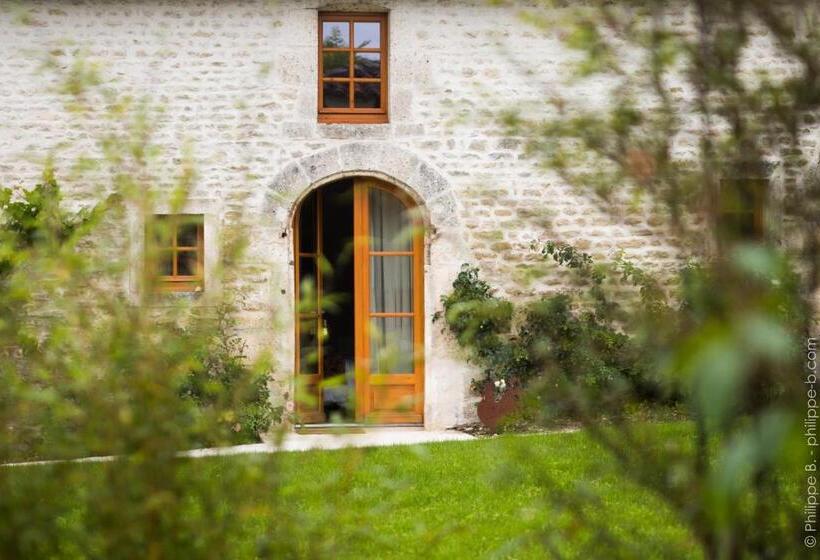 جناح مطلّ علي الحديقة, Les Hauts De Chalonne