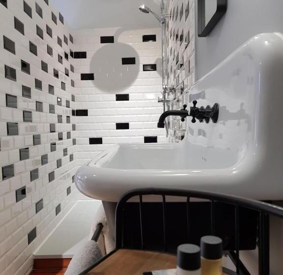 סטודיו דלוקס, Les Hauts De Chalonne