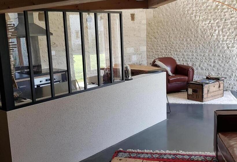 إستوديو ديلوكس, Les Hauts De Chalonne