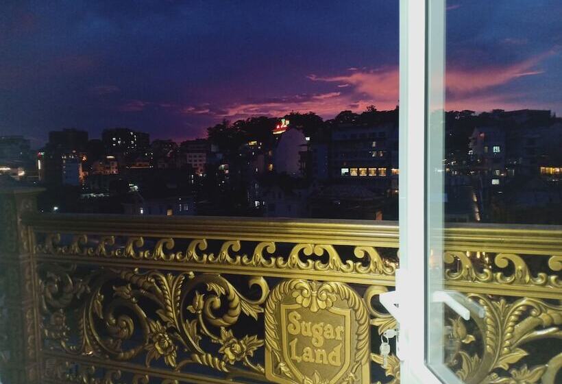 اتاق لوکس چهار تخته, Sugar Land Villa Hotel Dalat