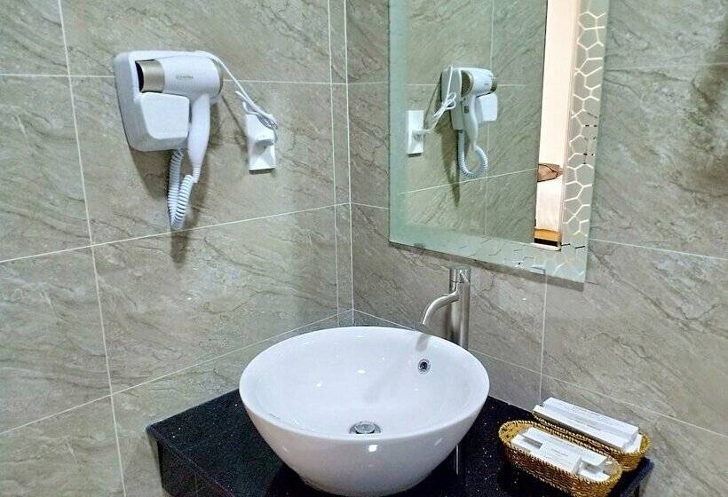 اتاق لوکس با تخت دو نفره بزرگ, Sugar Land Villa Hotel Dalat