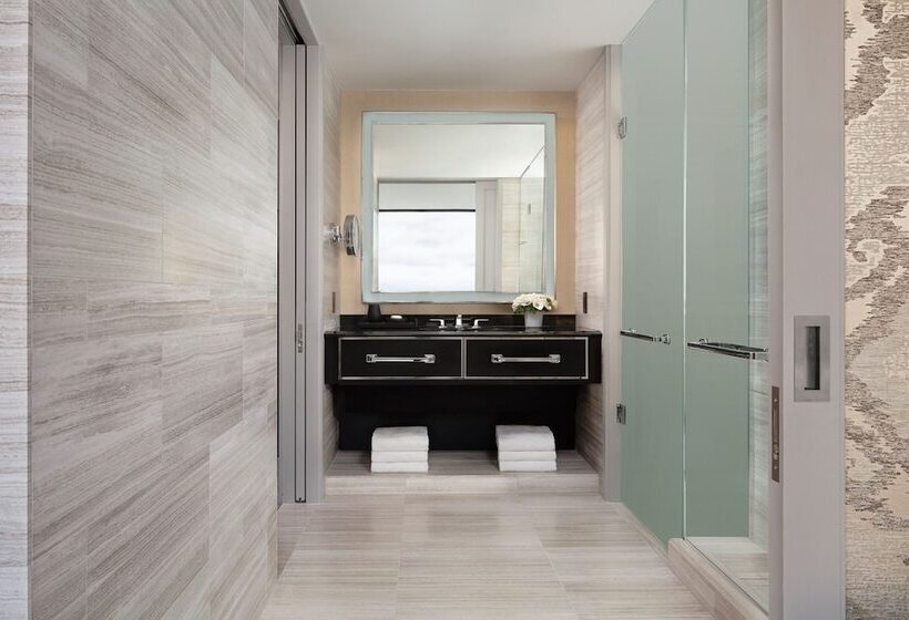 障害者適応デラックスルーム, Four Seasons Hotel One Dalton Street, Boston