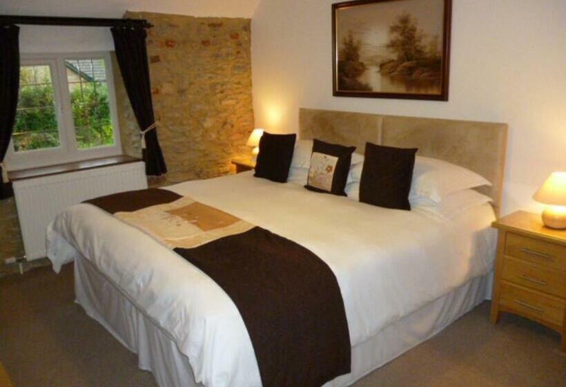 דירת שני חדרים, Quiet Woman House