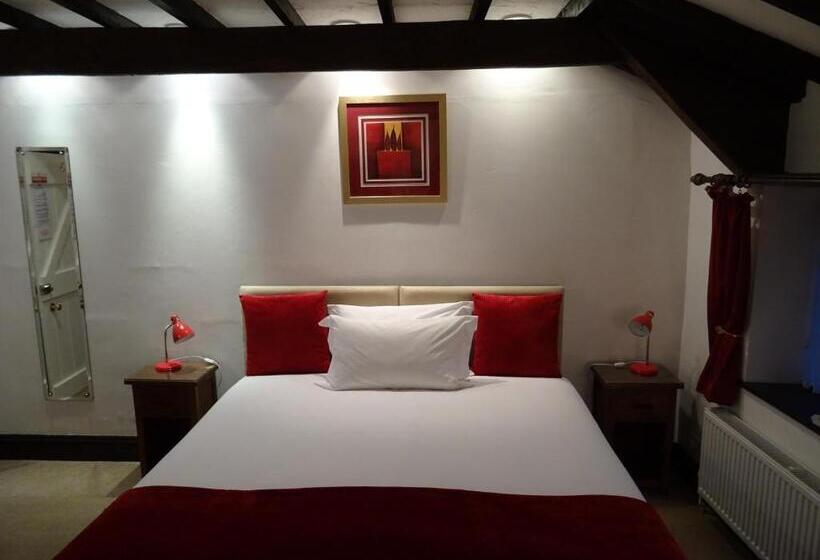 דירת שלושה חדרים, Quiet Woman House