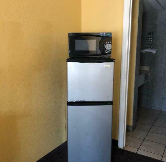 غرفة إقتصادية, Capital Inn