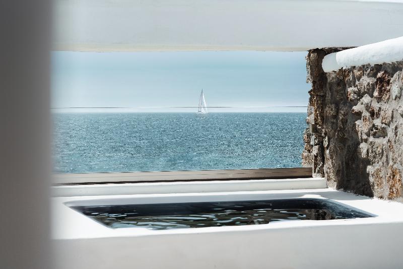 اتاق لوکس چهار تخته, Blue Ocean Homestay