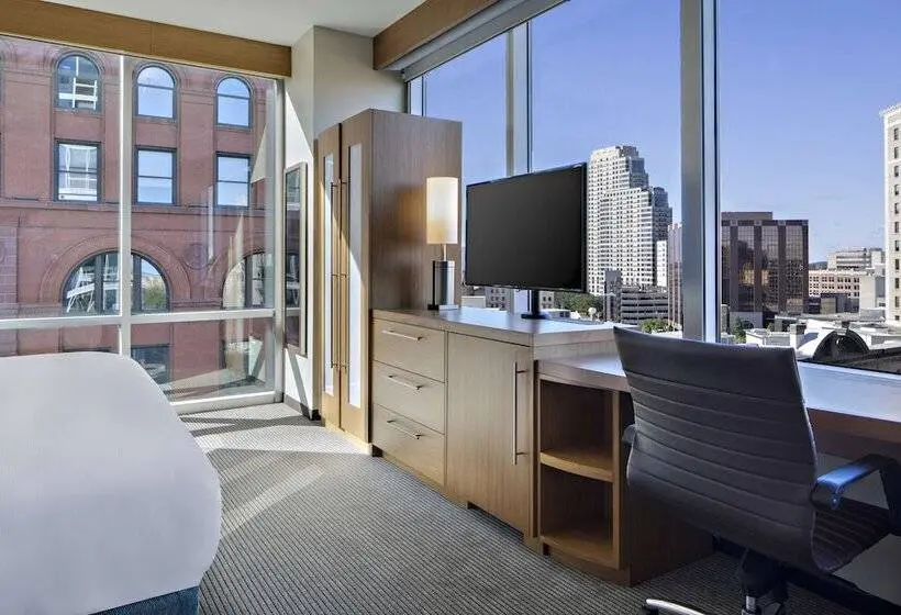 اتاق استاندارد با چشم‌انداز باغ, Hyatt Place Grand Rapids Downtown