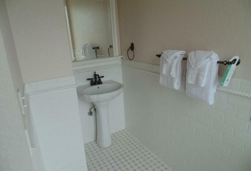 غرفة قياسية, Manresa Castle