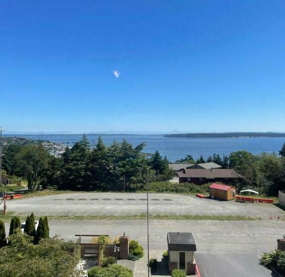 جناح سرير كينج, Manresa Castle