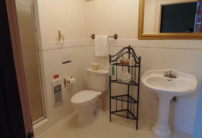 جناح سرير كينج, Manresa Castle