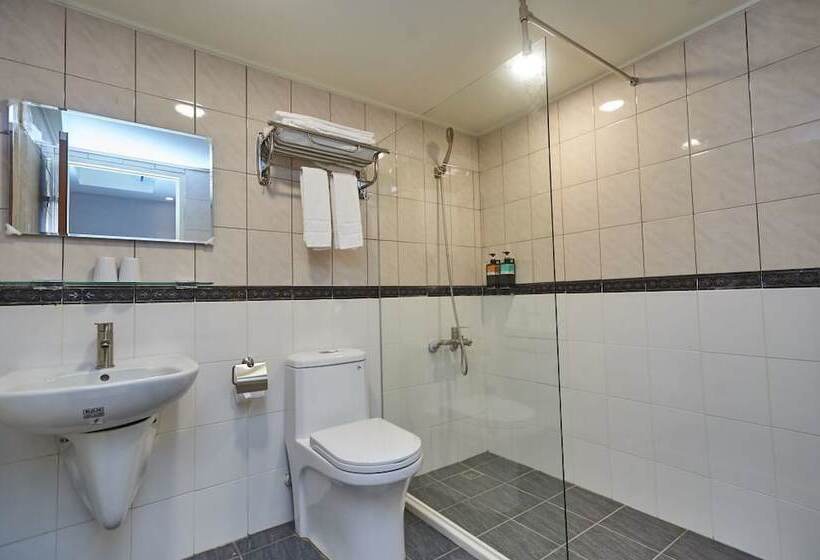 اتاق استاندارد, Sung Tai