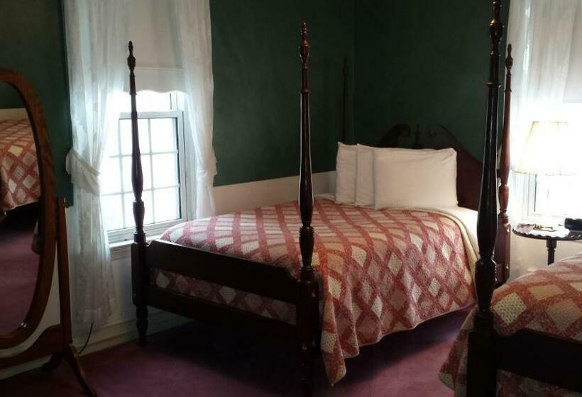 غرفه قياسيه سريرين مزدوجين, The Country Inn Of Berkeley Springs
