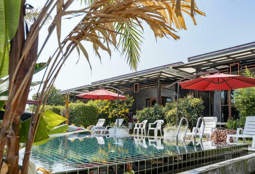 غرفة قياسية مطلّة علي حمام السباحة, The Loft Panwa Resort