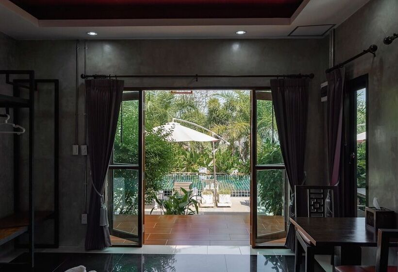 غرفة قياسية مطلّة علي حمام السباحة, The Loft Panwa Resort