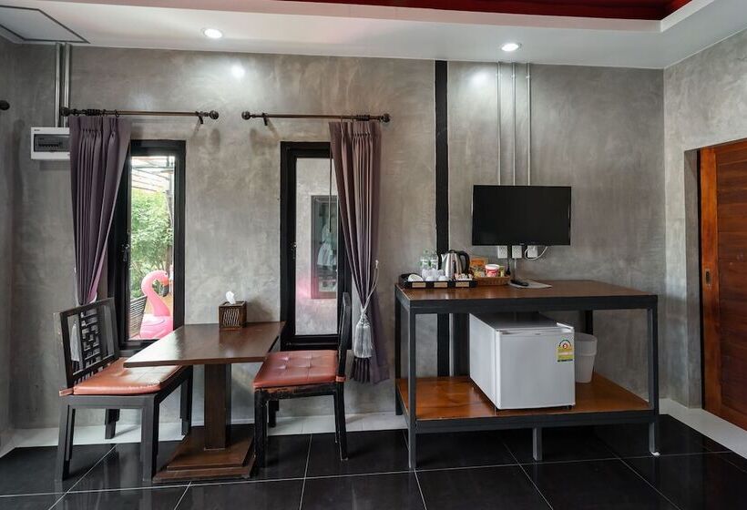 غرفة قياسية مطلّة علي حمام السباحة, The Loft Panwa Resort