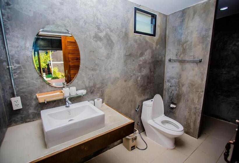 غرفة قياسية مطلّة علي حمام السباحة, The Loft Panwa Resort