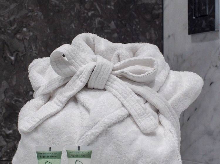 Полулюкс, Villa Genesis