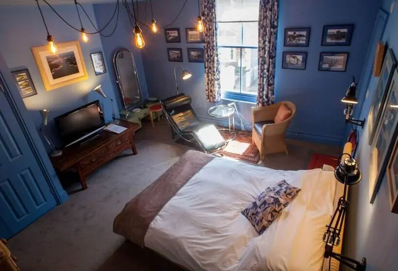 Camera Superiore, Hill View House