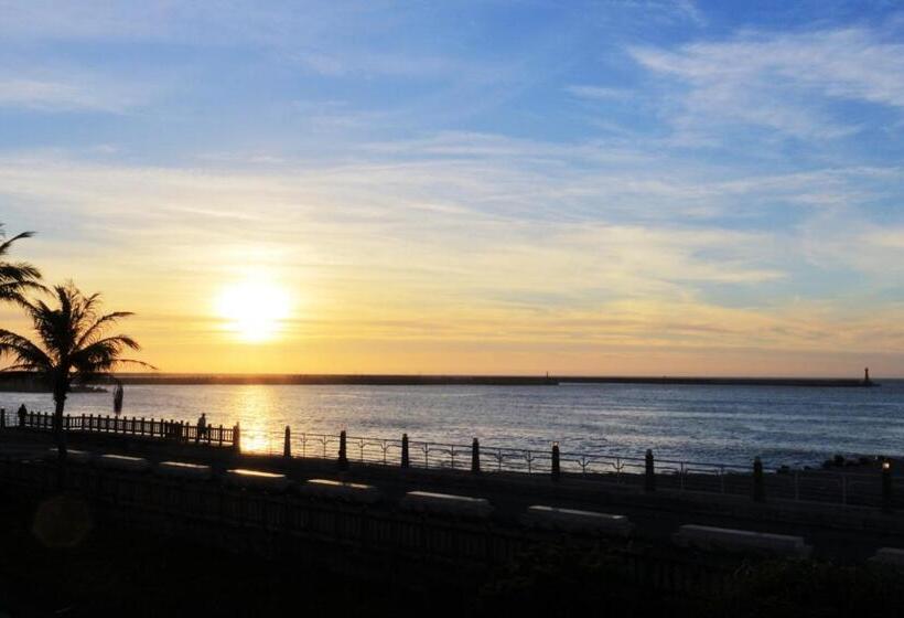 اتاق استاندارد با چشم‌انداز دریا, Two Home Inn